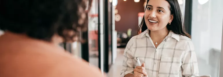 Two people having a friendly conversation in a cozy cafe.