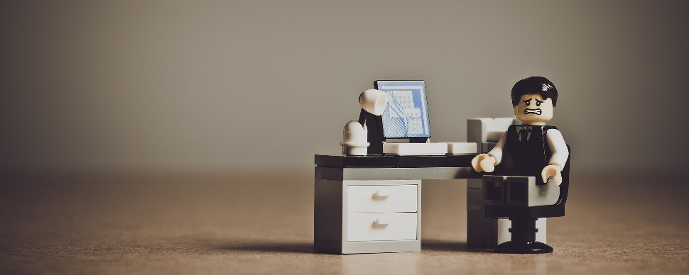 Implementing hybrid work in an organisation also brings various challenges that need to be addressed for a smooth transition and effective operation.